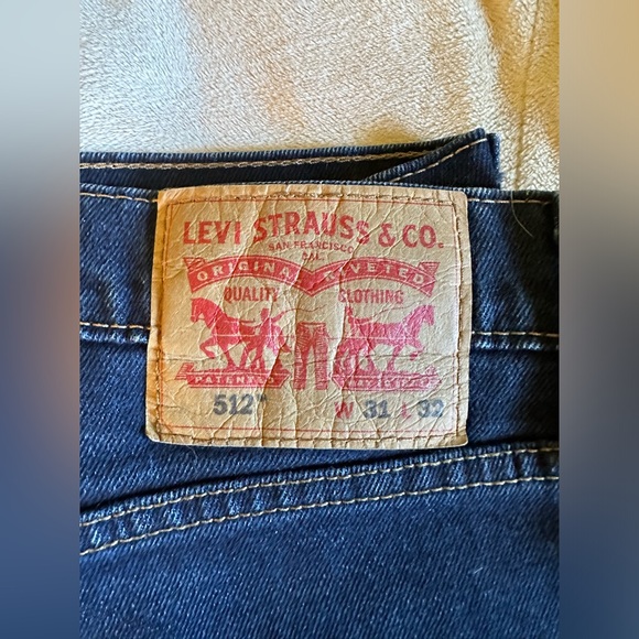 Levi Strauss. Size 31 W 32 L. - Picture 3 of 3